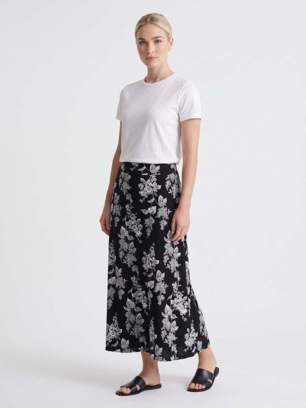 Liz Claiborne Maxi Skirt Size S Black White Floral Rayon Spandex